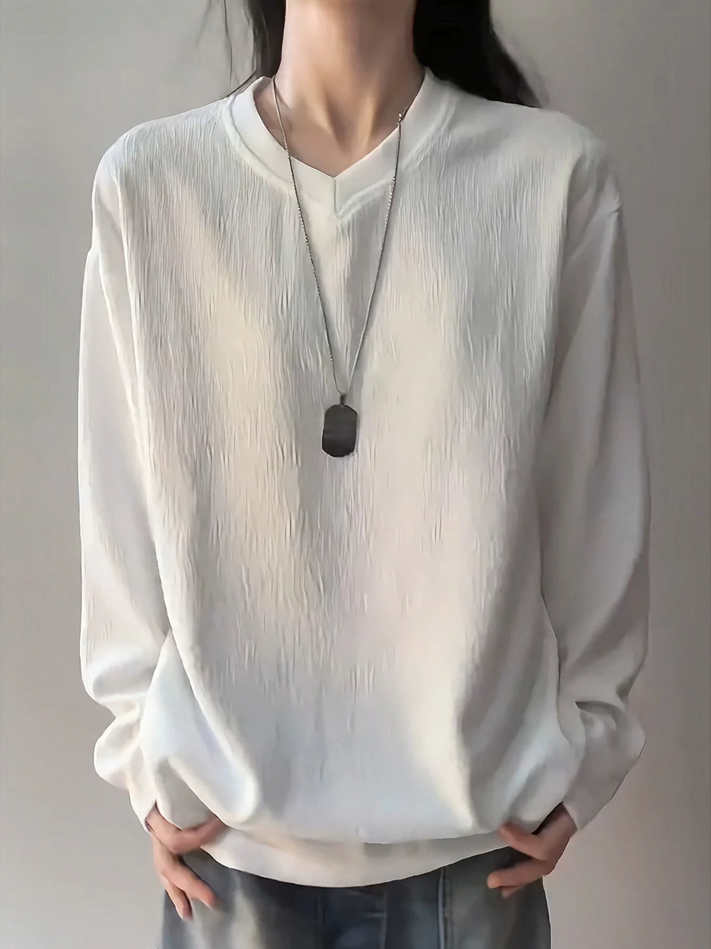 

White Texture V-Ne Long Sve Men's T-irt CleanFit Sweatirt Premium American Sle Base irt Autumn Seasonal Wear