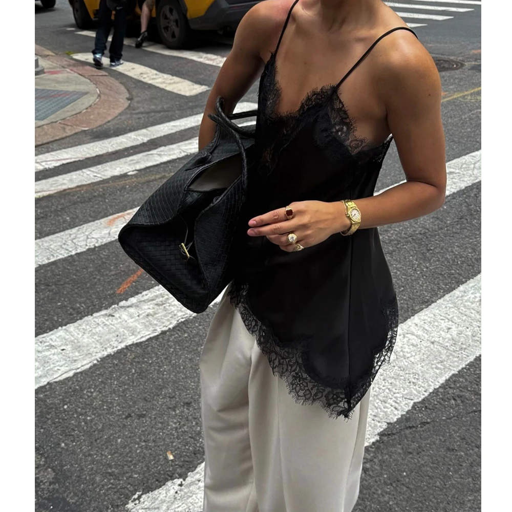 قطع علوية نسائية مثيرة من الساتان والدانتيل ملابس علوية من الحرير برقبة على شكل V وحزام سباغيتي Y2k Coquette قمصان فضفاضة للخروج ملابس الشارع #5