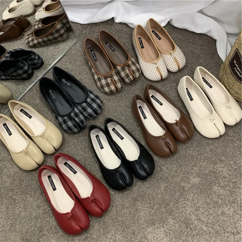 Women Flats Tabi Ninja Shoes Woman Microfiber Leather Comfy Flats Split Toe Slippers Soft Bottom Loafers Solid Slip on Shoes