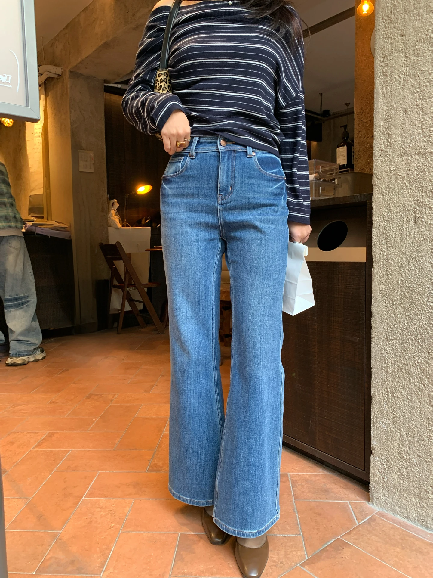 

Джинсы-клеш с высокой талией для похудения, базовые, из французского хлопка, женские, на каждый день, зимний сезон, средняя эластичность