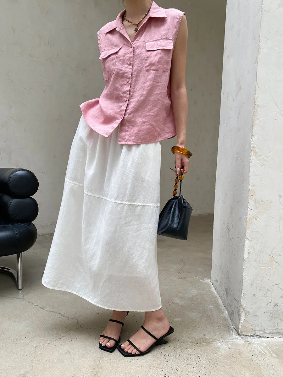 Sommerliche Damen-Weste in einfarbigem Design mit Revers und doppelten Taschen, ärmellos. – Detail 4