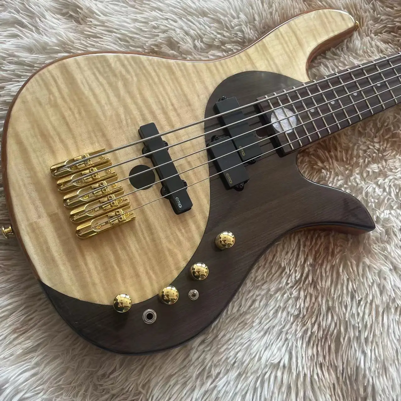 Butterfly style yin-yang face bass 5-string split electric bass, natural wood color body, high gloss, rose wood fingerboard mapl