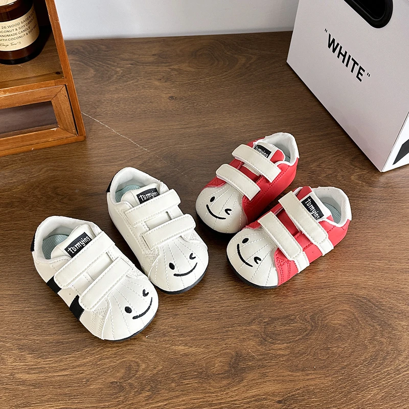 

Модные милые туфли для девочек в тон, легкие повседневные кроссовки с дизайном на липучке Джокера весной и осенью.