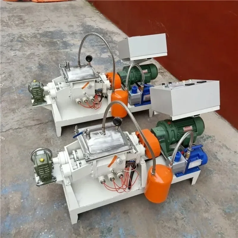 Kleine Knetmaschine im Labor, Mischmaschine