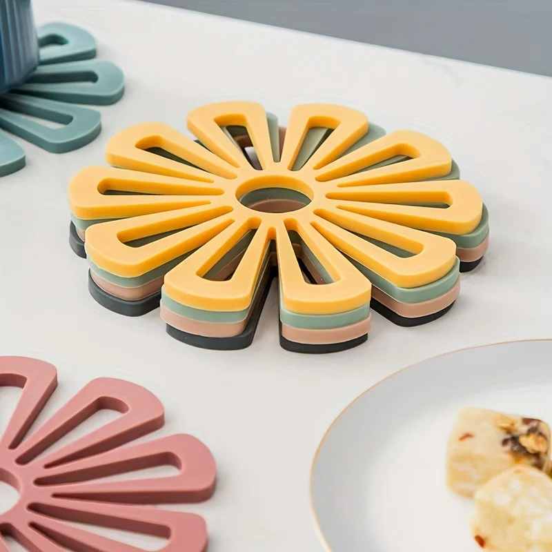 

6pcs Heat-Resistant TPR Placemats Set - Non-Slip Flower-Shaped Table Protectors with Pastel Colors, Pot Holders,coasters