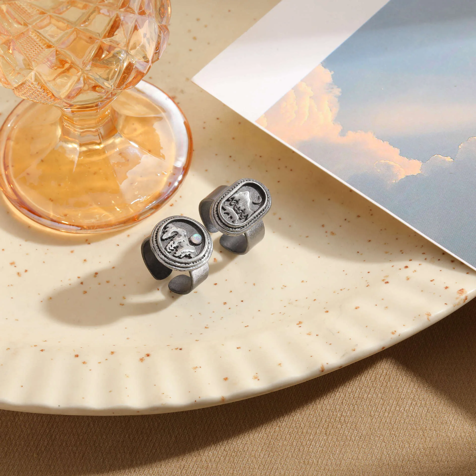 

DIY accessories Europe, America, Amazon are selling retro geometric moon mountain rings, cross-border old personalized oval ring