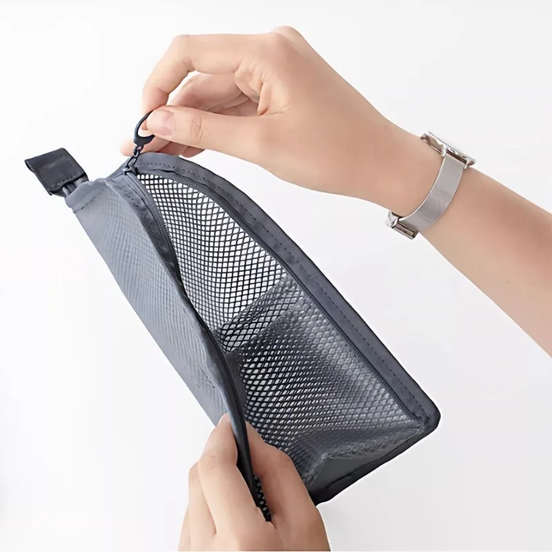 Tragbare, aufrechte Kosmetiktasche aus Netzstoff mit mehreren Fächern, wasserdicht, ideal als Reise-Kosmetik-Organizer für Damen, mit 3 zusätzlichen Beuteln für das Badezimmer. – Detail 19