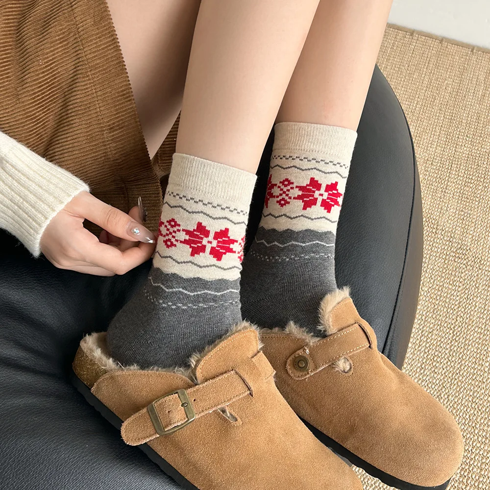 

Women Print Cotton Socks Autumn Winter Snowflake Pattern Mid-calf Color Blocking Soft Warm Absorption Casual Stylish Socks