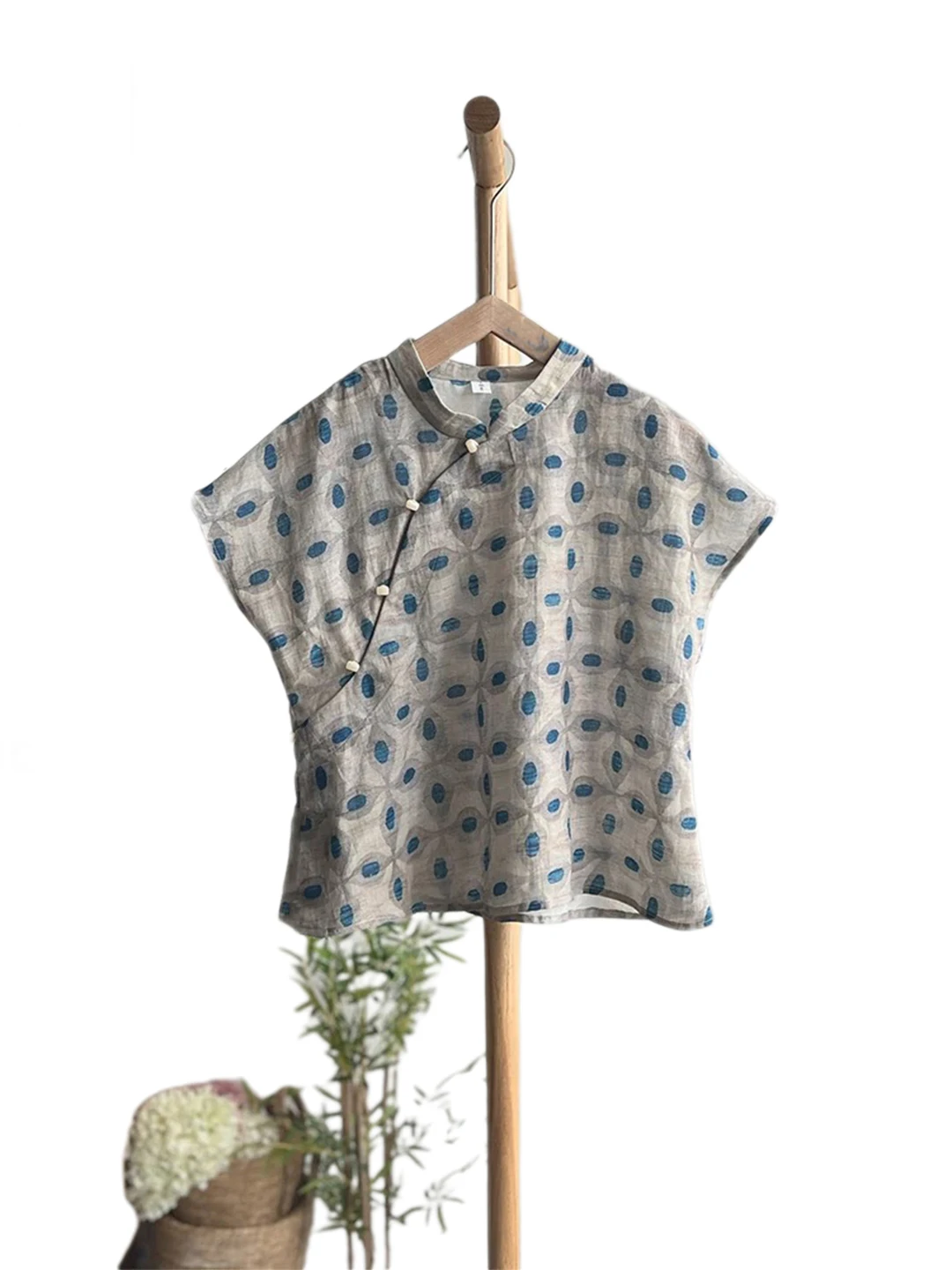 새로운 중국 스타일 면 린넨 여성 여름 레트로 민족 스타일 비스듬한 칼라 버튼 플라이 스타일 티셔츠...