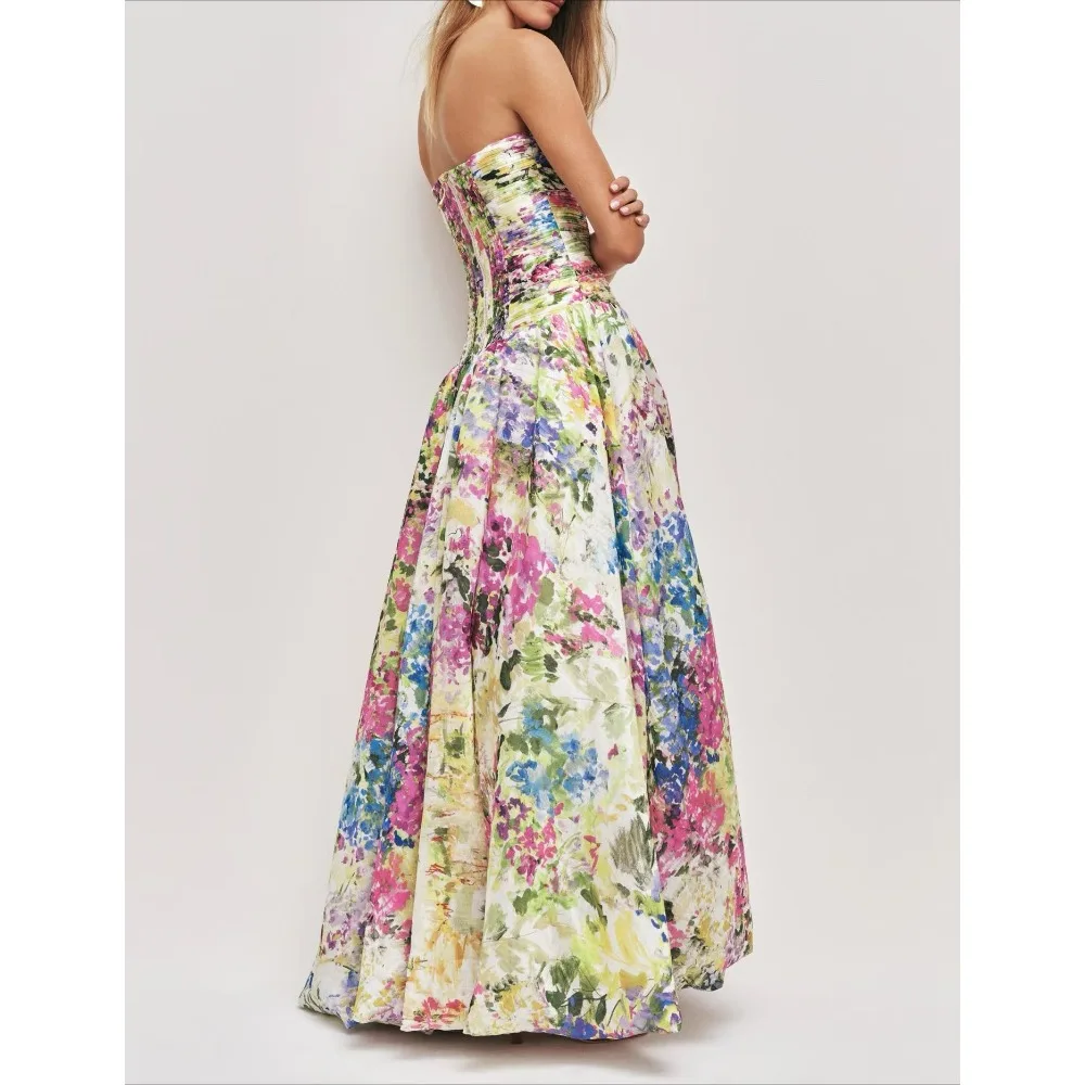 Zielona sukienka midi bez rękawów z plisami i kwiatowym wzorem, wysokiej jakości, idealna na imprezy i wesela.