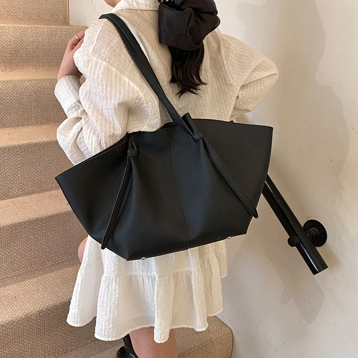 

Women Casual Shoulder Bag Leather Texture Tote Spacious Light Carry Wear Proof Magnetic Closure Office Shopping