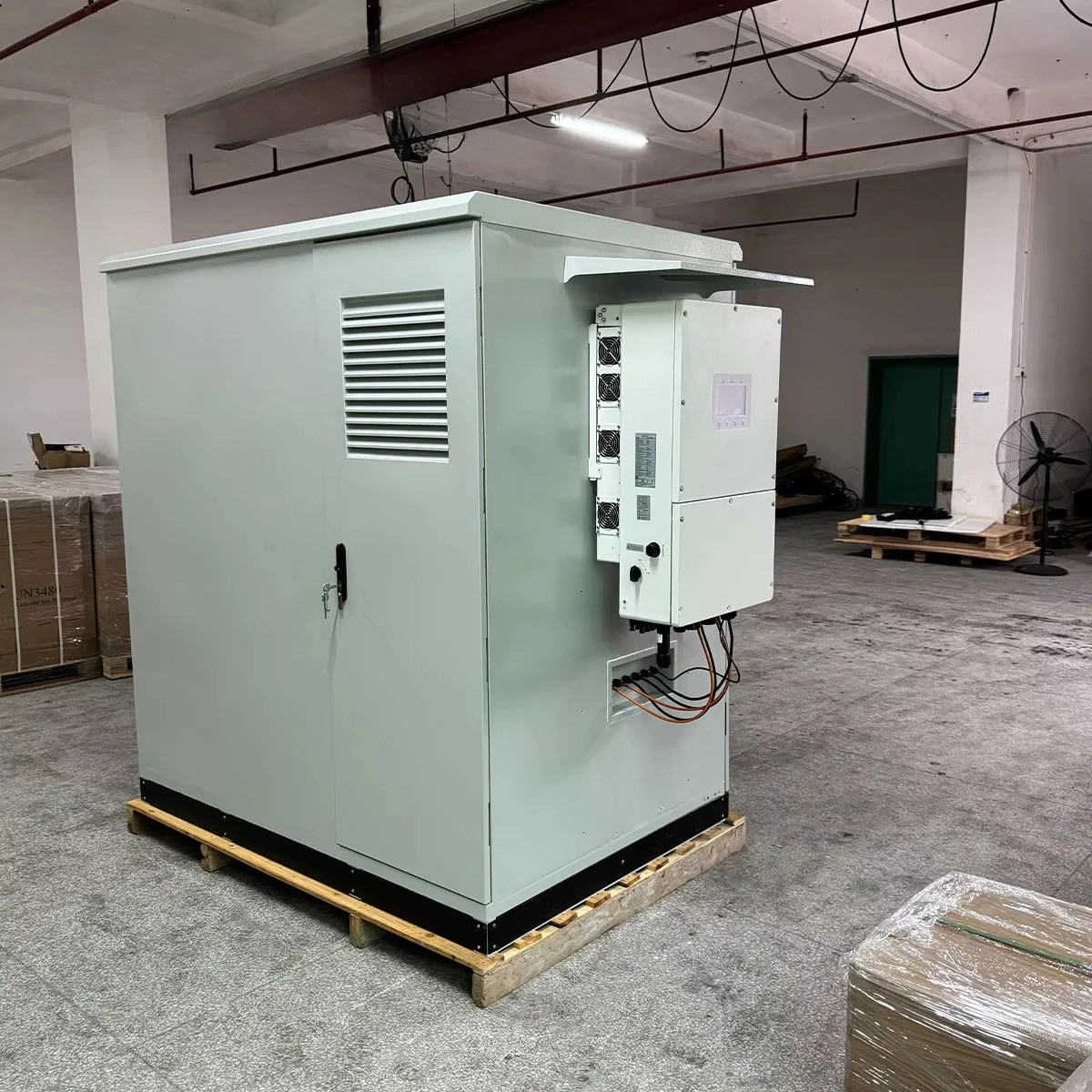 50KW الاتحاد الأوروبي الجهد 380 فولت 400 فولت 415 فولت ثلاث مراحل النظام الشمسي الهجين 100KWh بطارية نظام تخزين الطاقة للأغراض التجارية