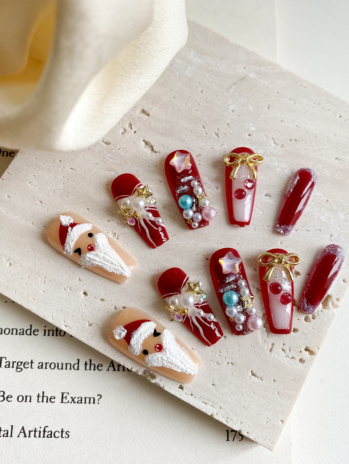 Christmas 10-Piece Set of Santa Claus 3D Accessories, Medium-Length Trapezoidal Nails, Rich Retro Red Base Color, Full of Festive Atmosphere, Classic Red and Gold Color Scheme, Full of Christmas Vibes