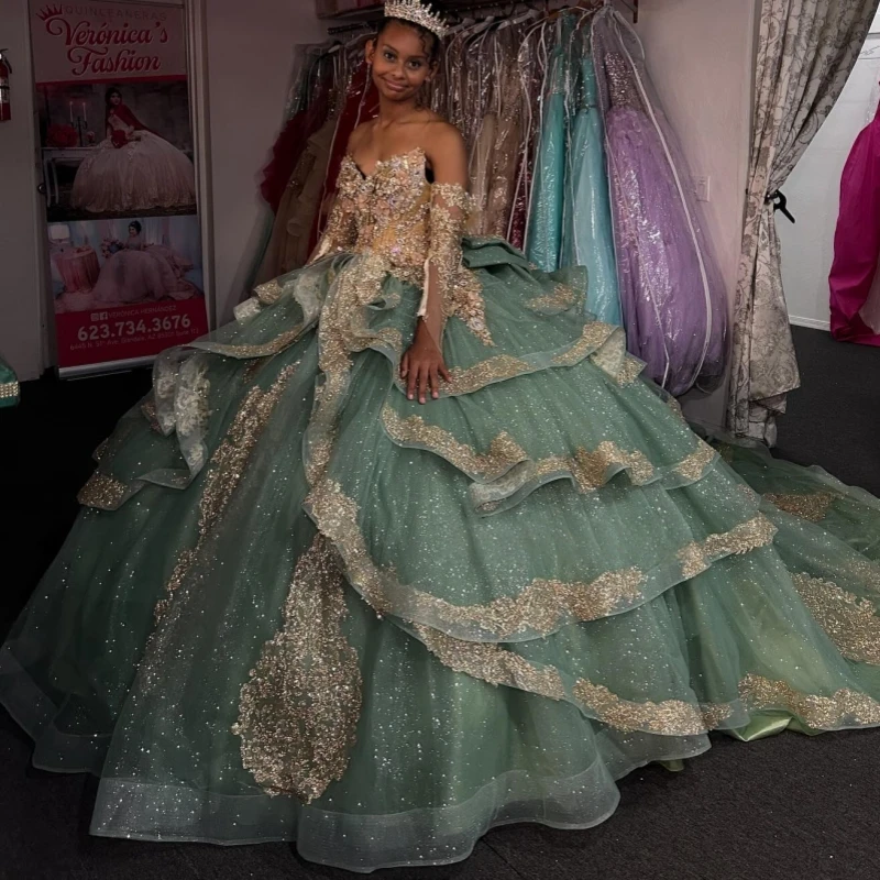 

Зеленое блестящее платье Quinceanera с открытыми плечами, аппликация из бисера и тюля, бальное платье Vestidos De 15 Ano Sweet 16, платье