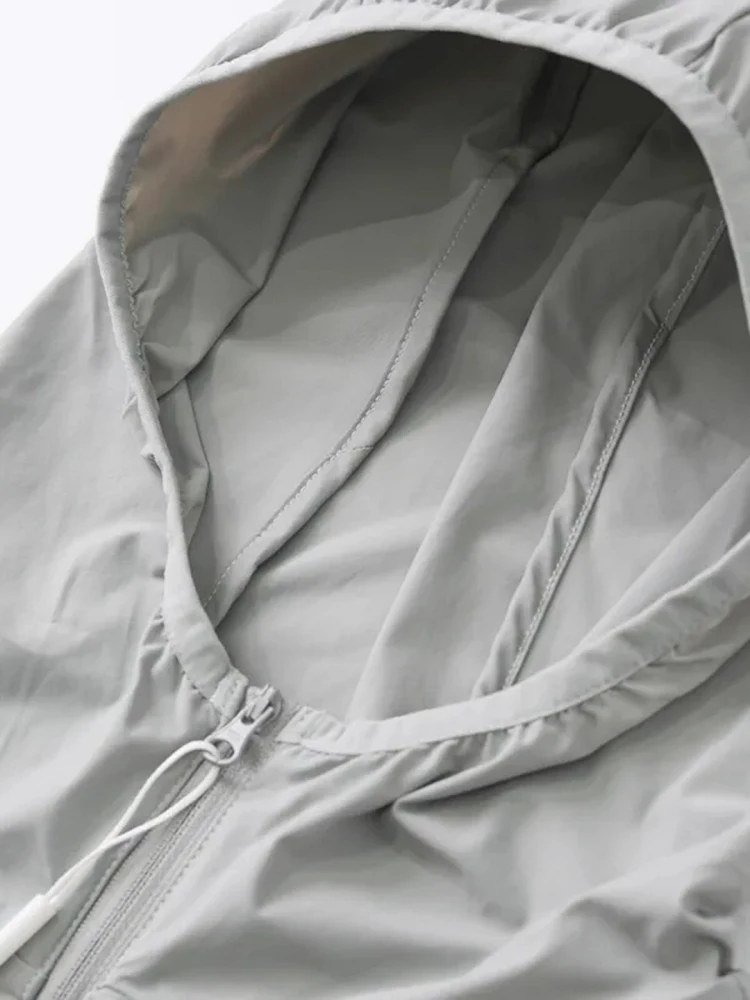 신상 야외 스포츠 캐주얼 고급 냉감 아이스 실크 빠른 건조 통기성 후드 자외선 차단 재킷 루즈핏 남성 여름 패션 도시 스타일