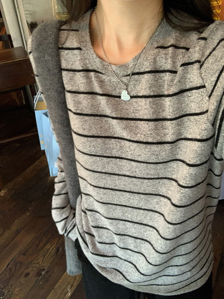 

Zhang Beibei Women's Long Sve Knitted Sweater round Ne Imitation Camere Striped Design Polyester Fiber Winter Faion