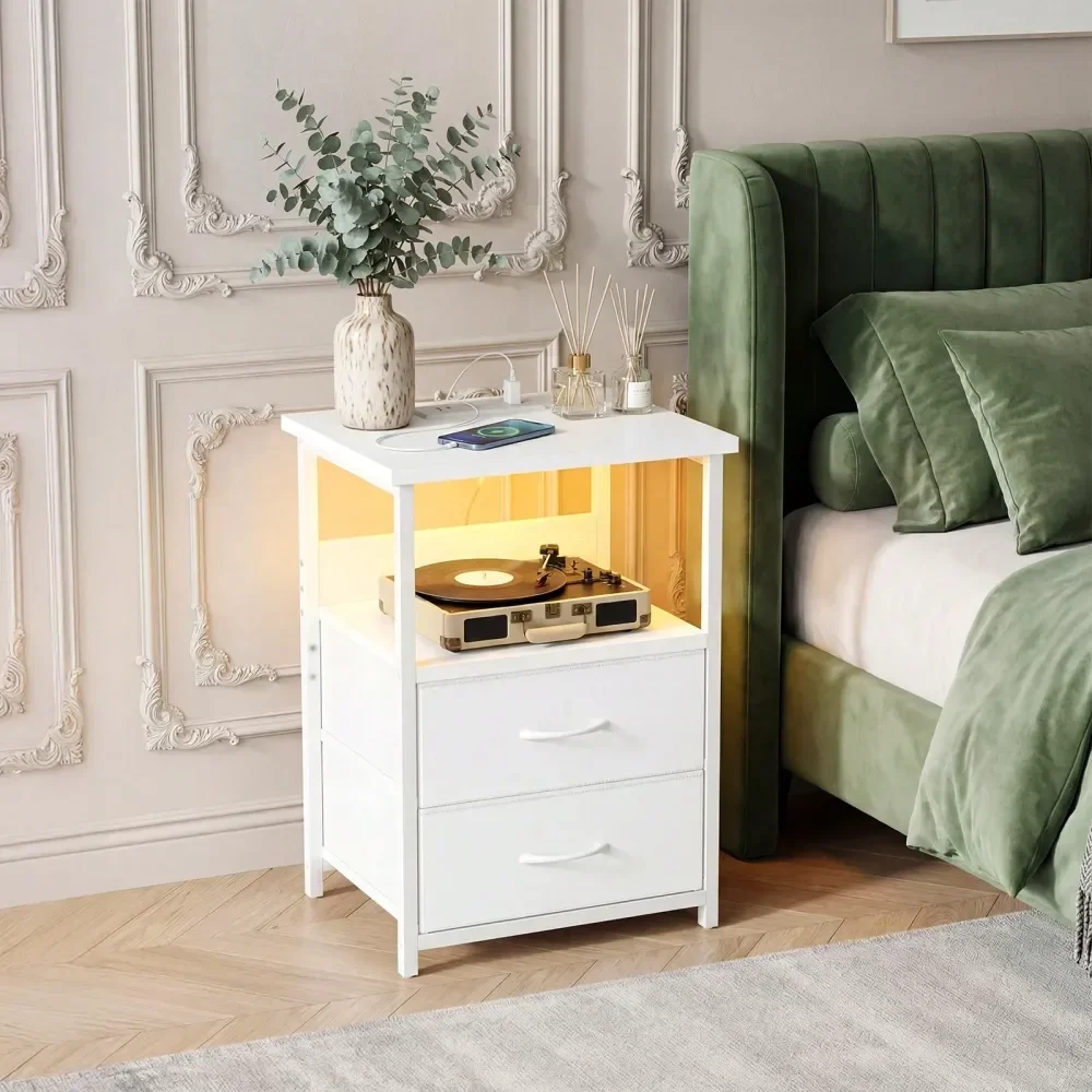 

Белая прикроватная тумбочка с зарядной станцией, 25 ящиками, USB-портами и розетками, тканевыми ящиками для хранения и отделкой из ПУ.