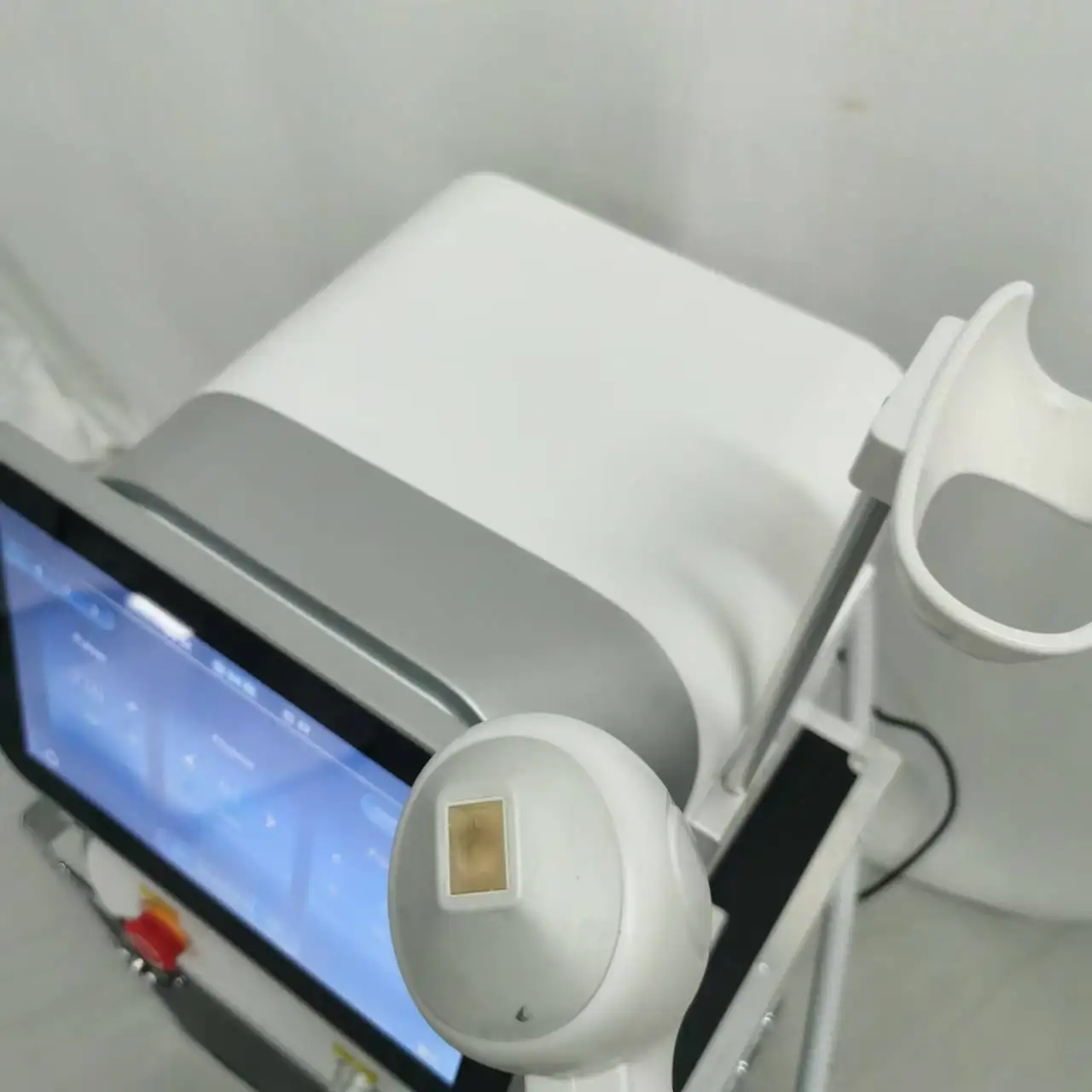 Three-Wavelength 755 808 1064nm Non-invasive Diode Laser Ice Titanium Permanent Painless hair removal Machine Professional