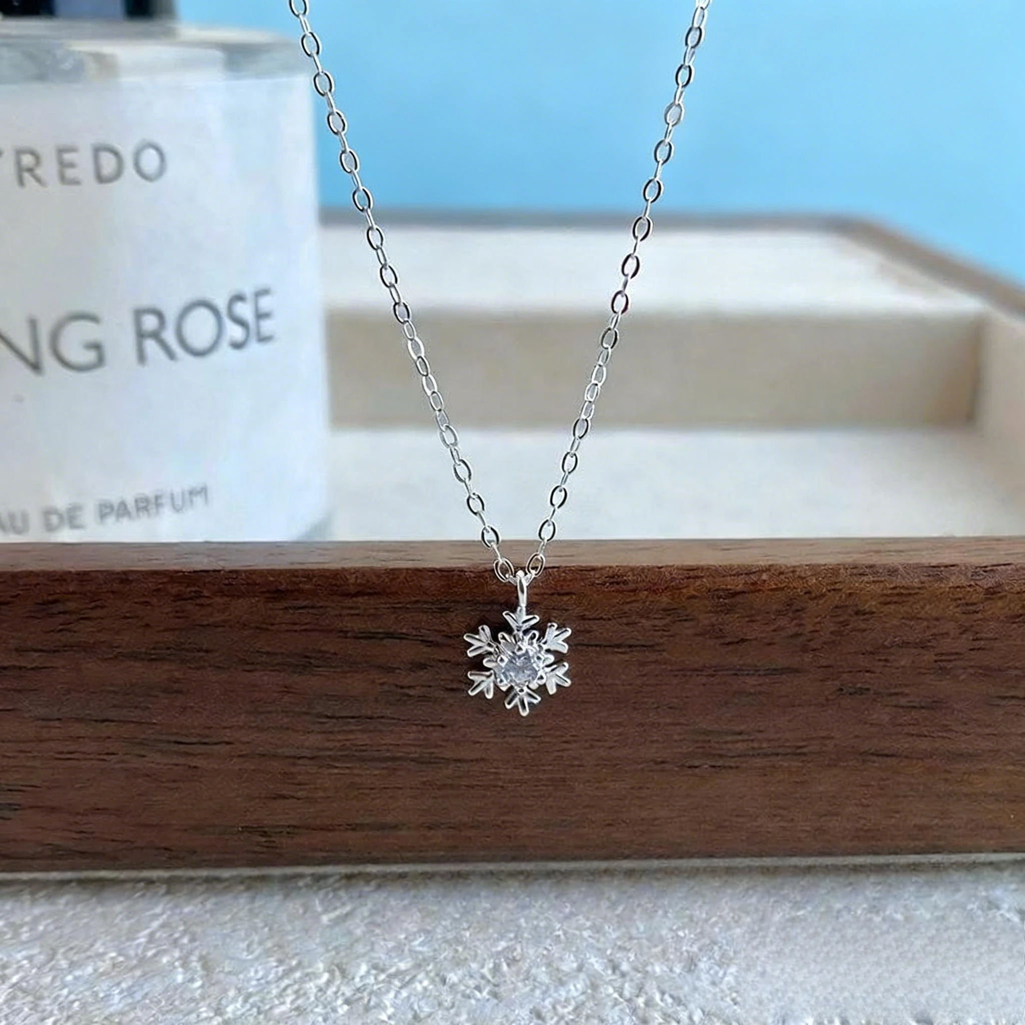 

Зимний популярный стиль S999, ожерелье из чистого серебра со снежинками, простая ниша, универсальная и легкая роскошная женская цепочка на ключицу