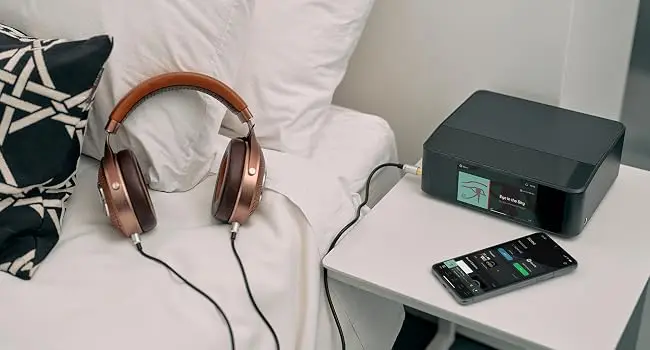 node icon with headphones