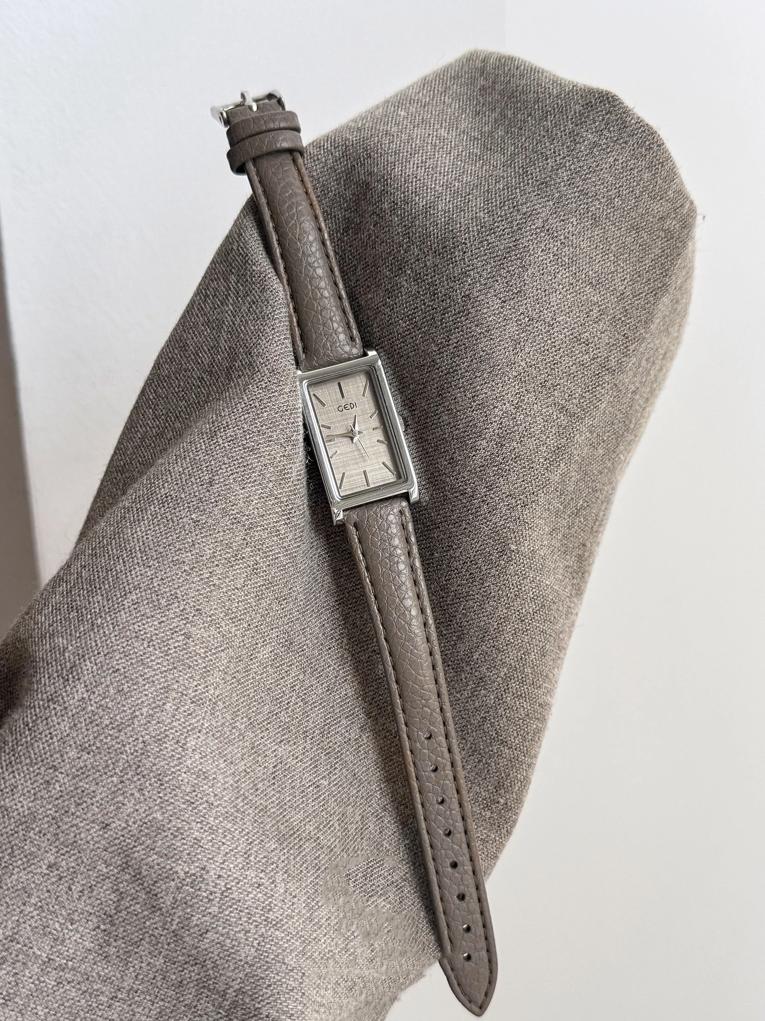 

NEW Retro Classic Square Woman Watch Original Quartz Movement Minimalist Elegant Leather Strap Watches Women's Gift