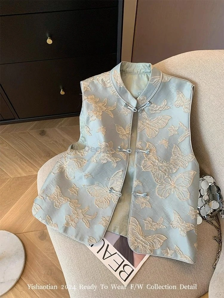 سترة نسائية مطرزة على شكل فراشة لعام 2025 سترة ربيعية جديدة على الطراز الصيني بإبزيم قرصي بدون أكمام سترة رشيقة متعددة الاستخدامات
