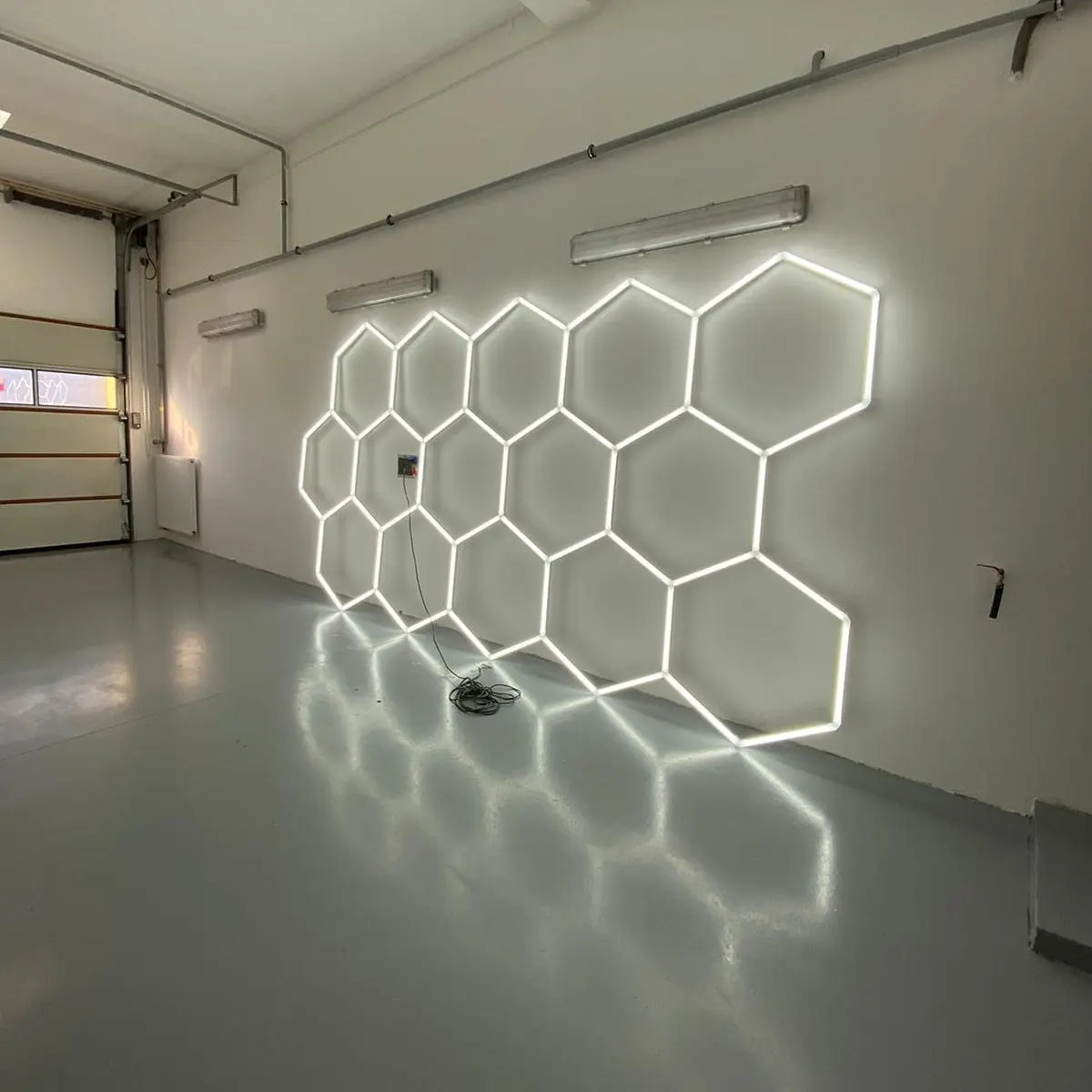 

Hexagonal Honeycomb Ceiling Light for Car Showroom Detailing Light Aluminium Housing Car Workshop