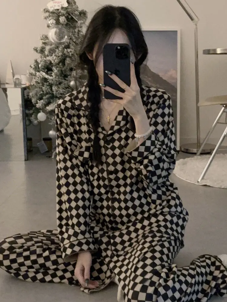 Korean Minimalist Plaid Velvet Sleepwear with Women\'s Premium Velvet and Two Piece Thin Velvet Home Suit