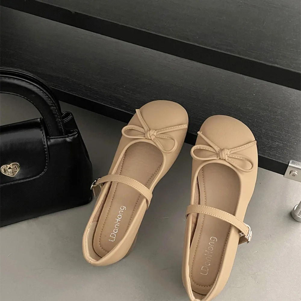 

French White Round Toe Shallow Mouth Coarse Pumps for Women's 2025 New Summer Height Increasing Retro Mary Jane Shoes for Women