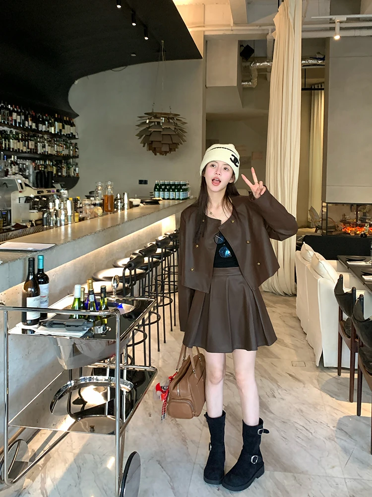 

Chen Dayu Retro ort PU Leather Motorcycle Jaet And Pleated Skirt Two Piece Set Women's Autumn Winter Leather Outfit