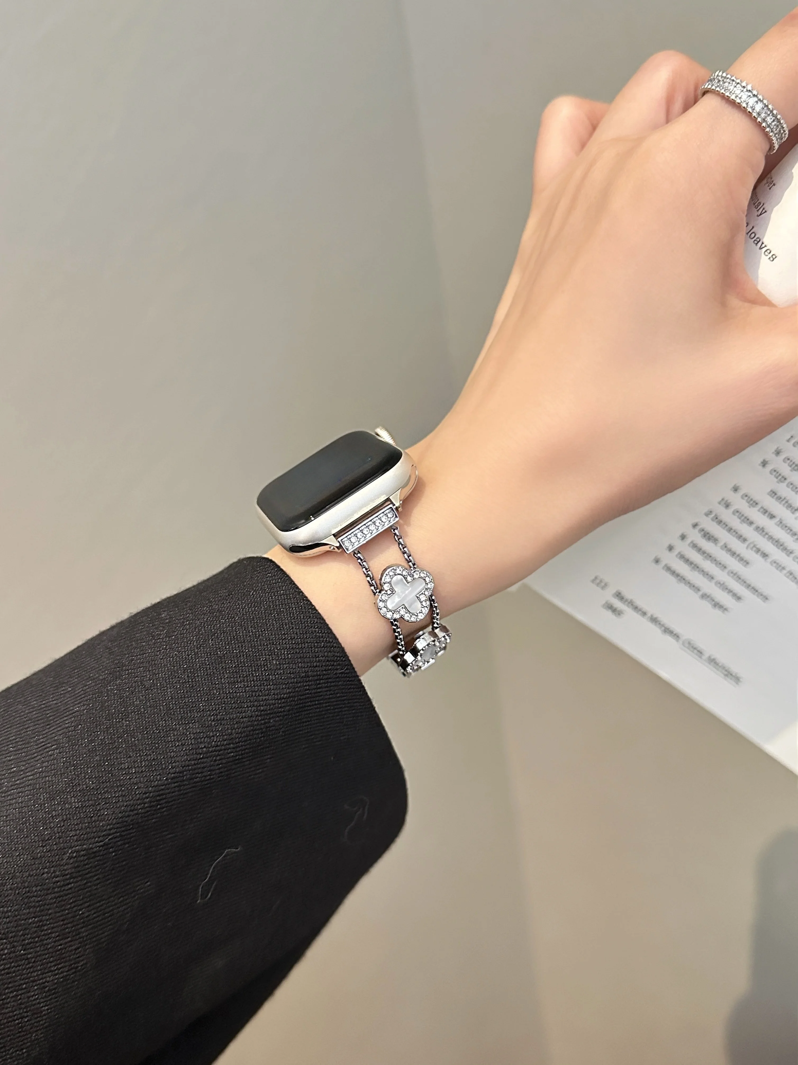 

Алмазная цепочка с четырьмя клеверами, совместимая с ремешком iWatch 38 мм, 40 мм, 41 мм, 42 мм, 44 мм, 45 мм, 49 мм, модный ремешок