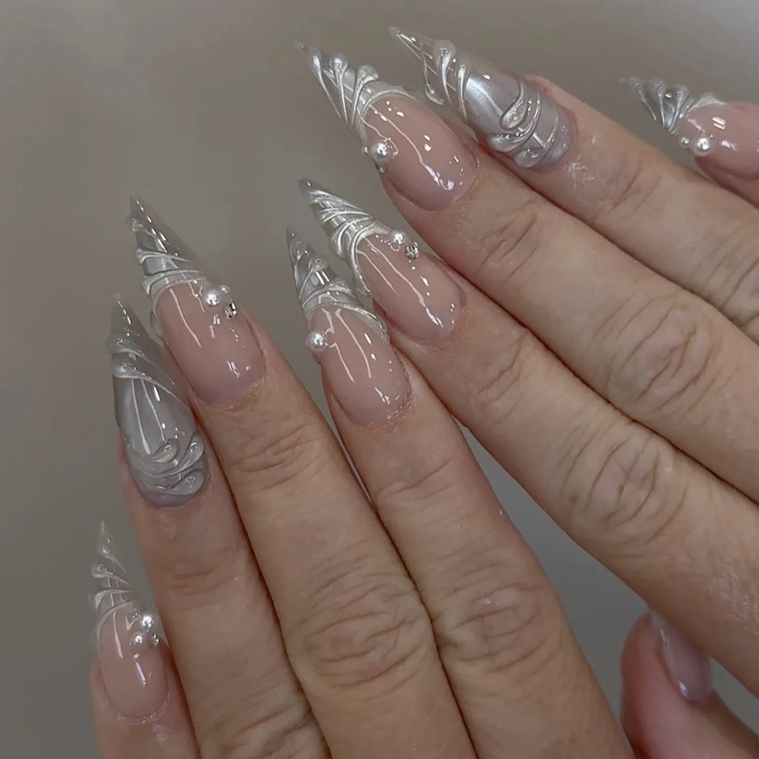 

24PCS Stiletto fake nails 3D Pearl Diamond Design Silver edgy Press on Nails European American Spicy Sweet Style False Nails 네일팁