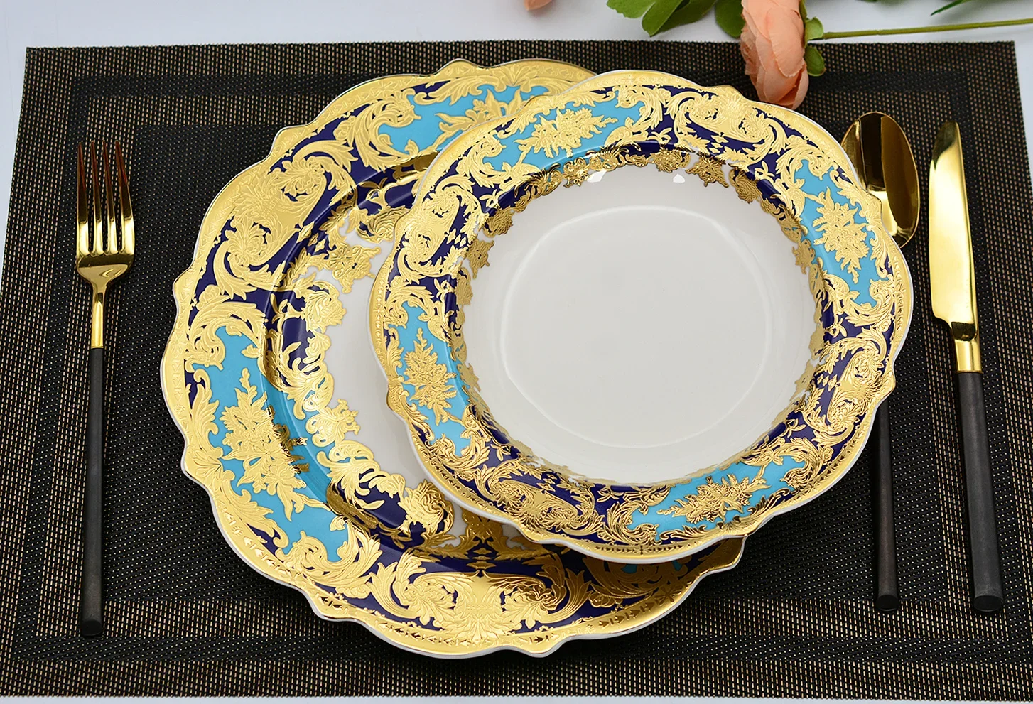 Quick Shipping Colorful Festival Golden Bone China Flower Shape Special 24pcs Top Sale Plates and Bowls Set Dinnerware Sets