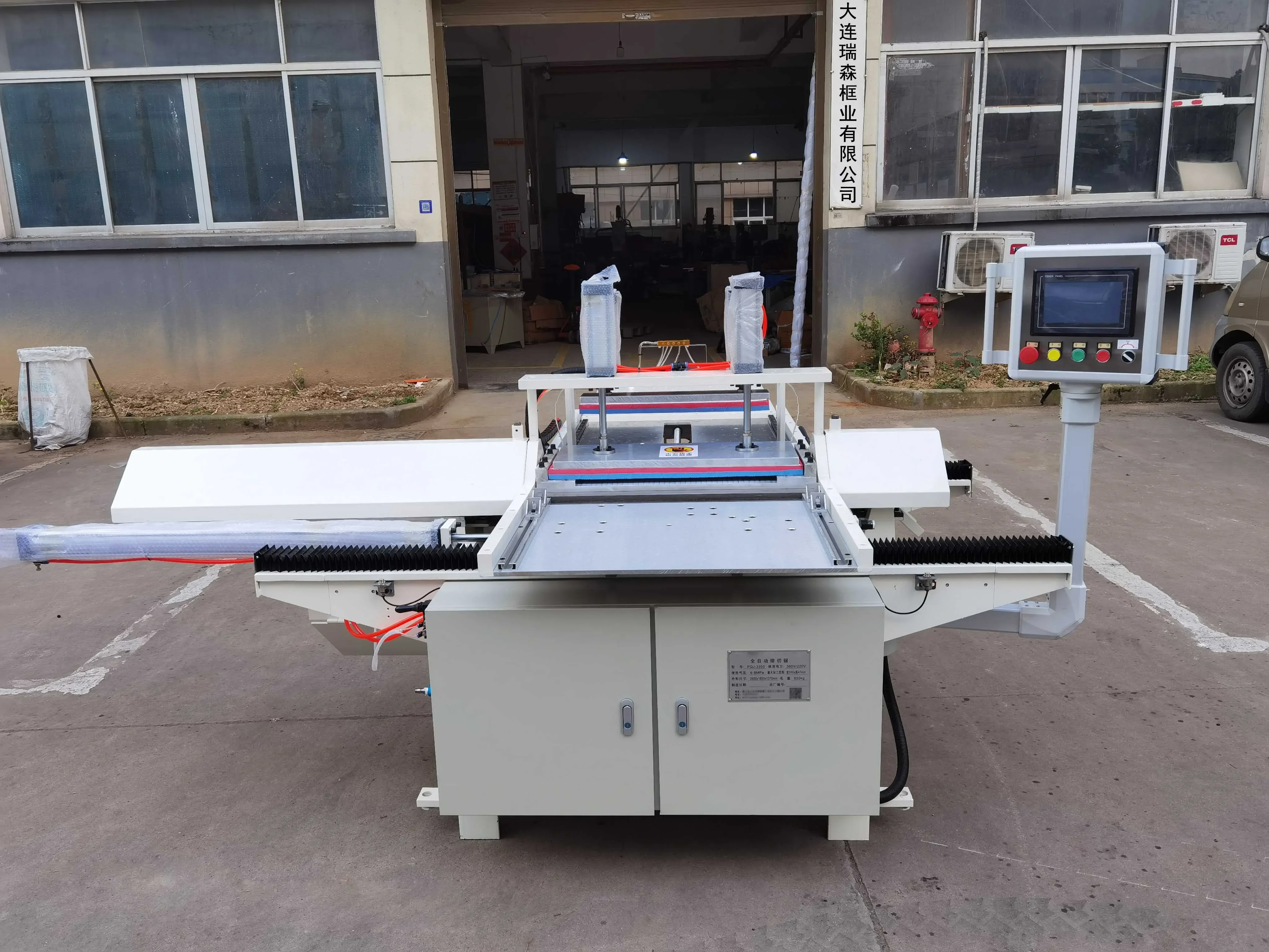 Robotic frame cutting machine Automatic PS Wood MDF frame cutter machine frame make machine