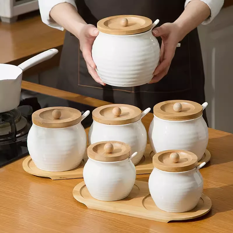 

Household High Temperature Ceramic Lard Jar Kitchen Red Oil Jar Chili Box with Lid. Sealed Moisture-proof Storage Tanks