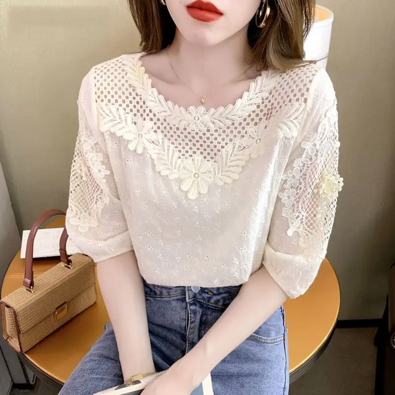 Temperament Fashion Summer Women's Solid O-Neck Embroidered Hollow Lace Sweet French Style Three Half Sleeve Loose Shirts Tops