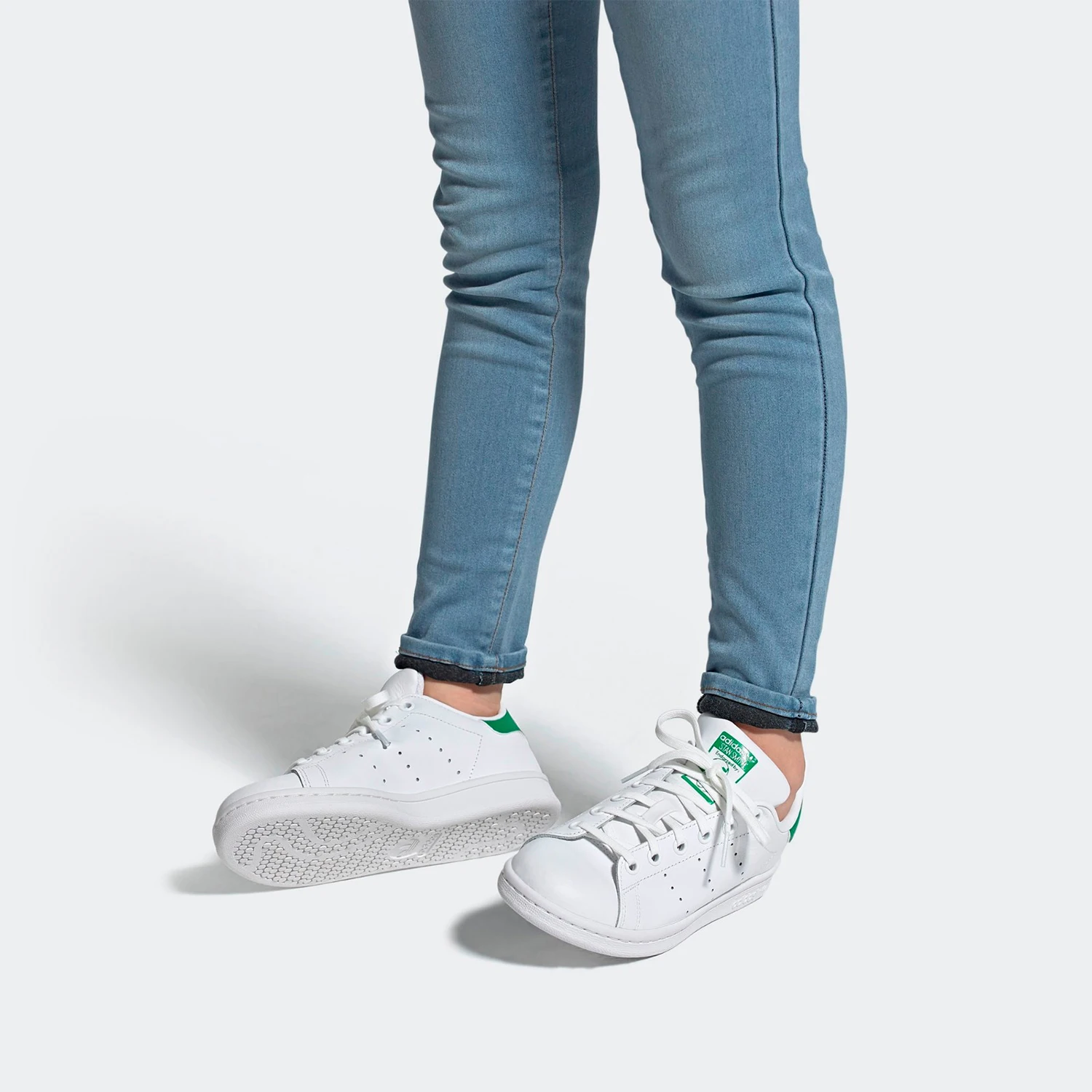 

Обувь Adidas Authentic Grade School Stan Smith Skate Shoes M20605