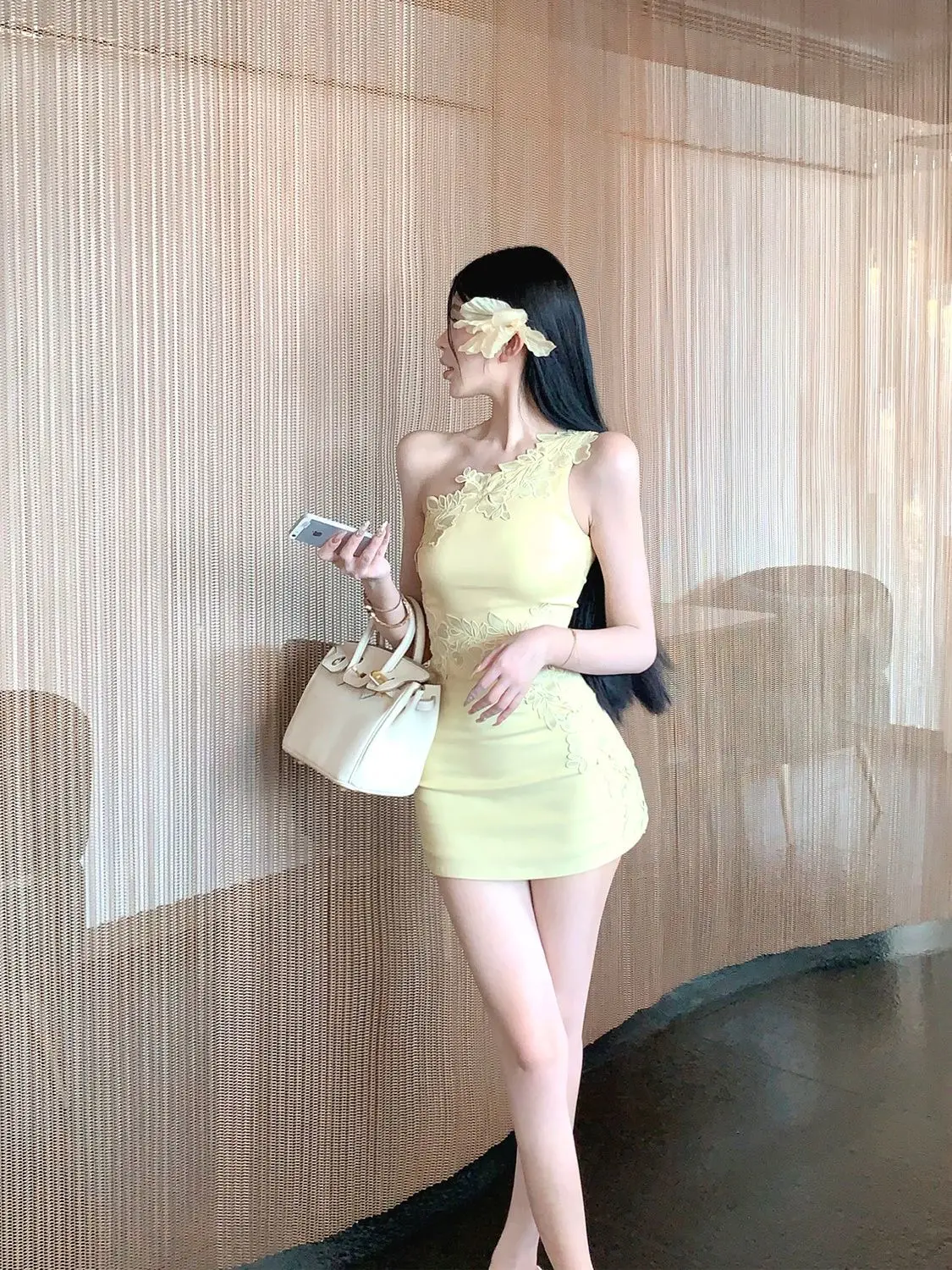 2025 nova elegância mini vestidos de luxo pesado amarelo bordado assimétrico ombro vestido verão elegante envoltório bodycon saias