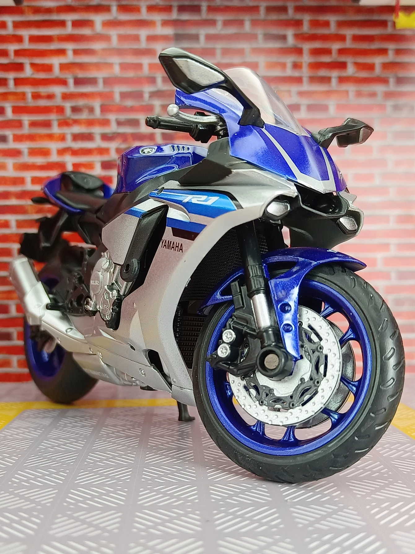 1:12 Yamaha YZF-R1 Classic Motorcycle Alloy Diecast Motorcycle Model Trendy Display Ornament Collection Decorative Gift Boys