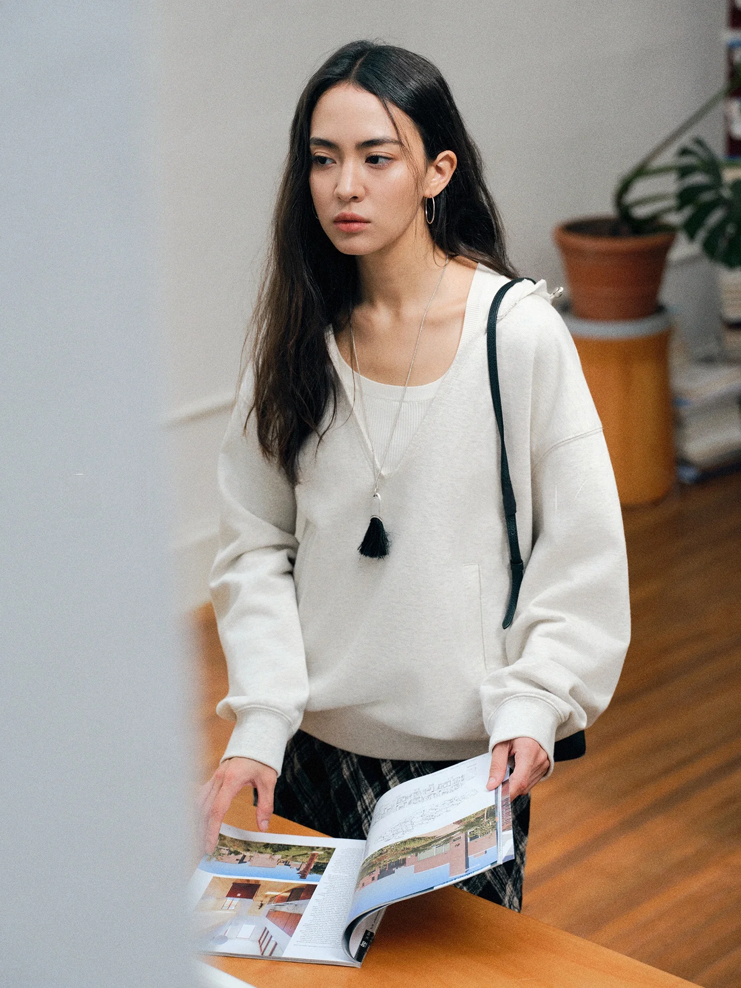 

Женская толстовка Biggie Casual Moment с капюшоном и длинными рукавами, из хлопка, легкая, в уличном стиле, удобная, свободного кроя