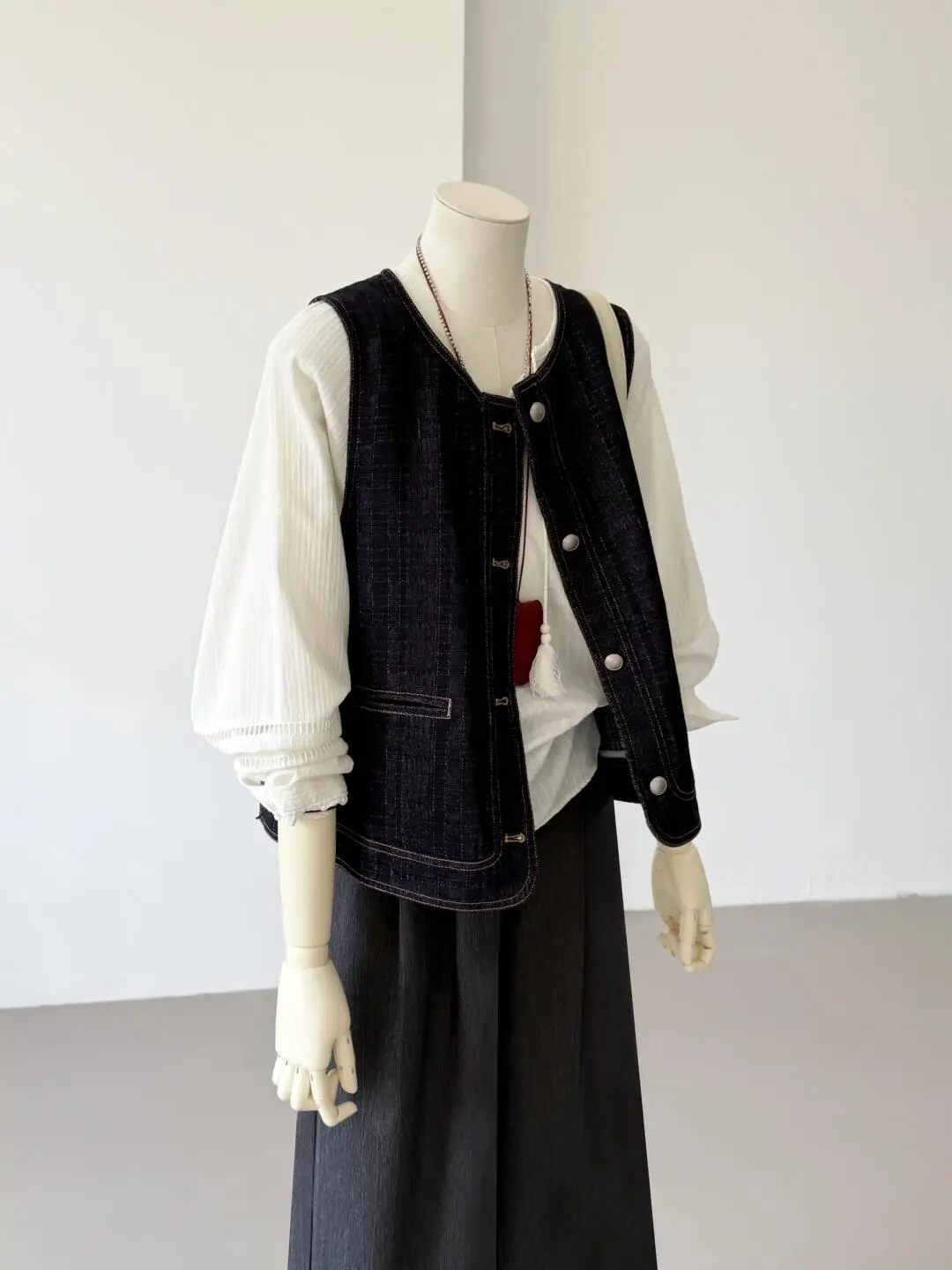 

Женский свободный крой в стиле ретро из Гонконга, круглый джинсовый жилет, верхняя одежда, весенний модный открытый кардиган небольшого размера, многослойный