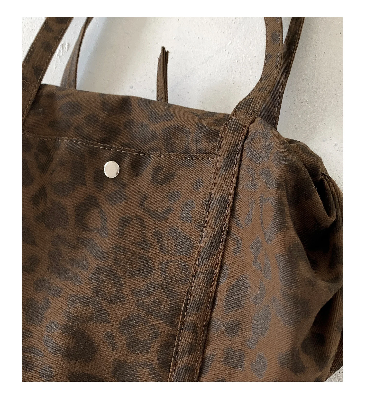 Wilde Leopardenmuster Nylon Umhängetasche Große Kapazität Multipocket Tote Bag Trendy Frauen Casual Geldbörse Guangzhou Hochwertige Tasche – Detail 18