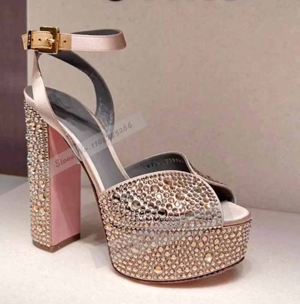 Champagnerfarbene Kristall-Sandalen mit Blockabsatz Glitzernde Strass-Plateau-Hochzeitsschuhe Samt Offene Zehen Schnallenverschluss Blockabsatz-Sandalen