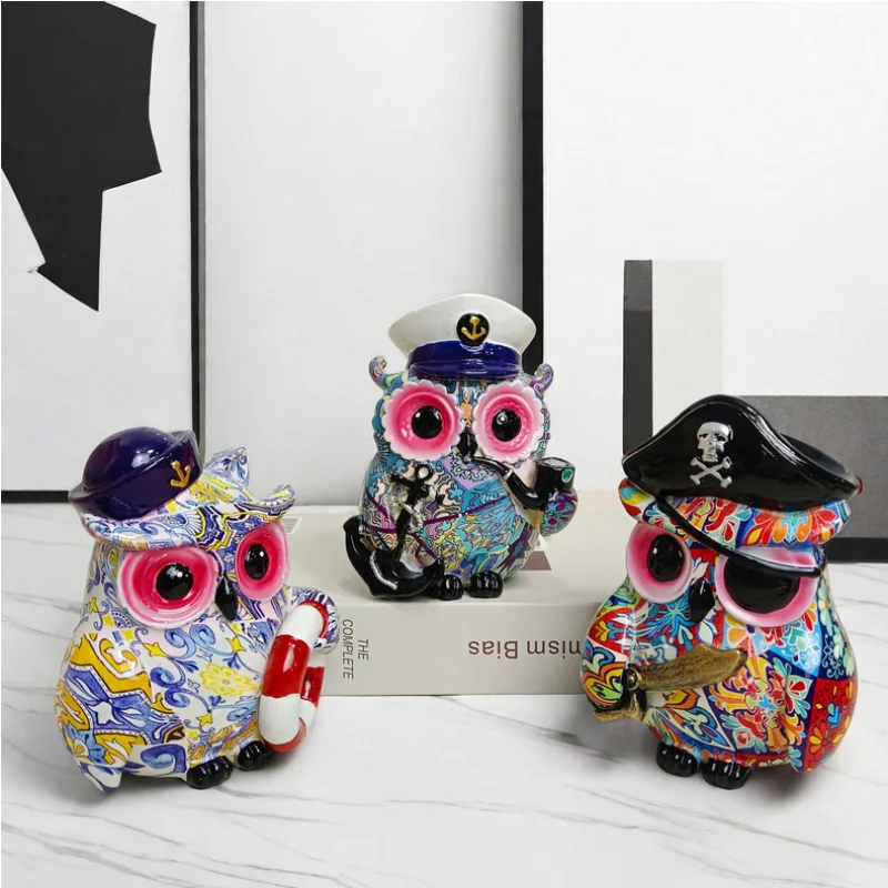 Resin Owl Figurines Vintage Animals Statue Pirates Owl Ornaments Home Living Room Cabinet Desktop Decor Friend Gifts