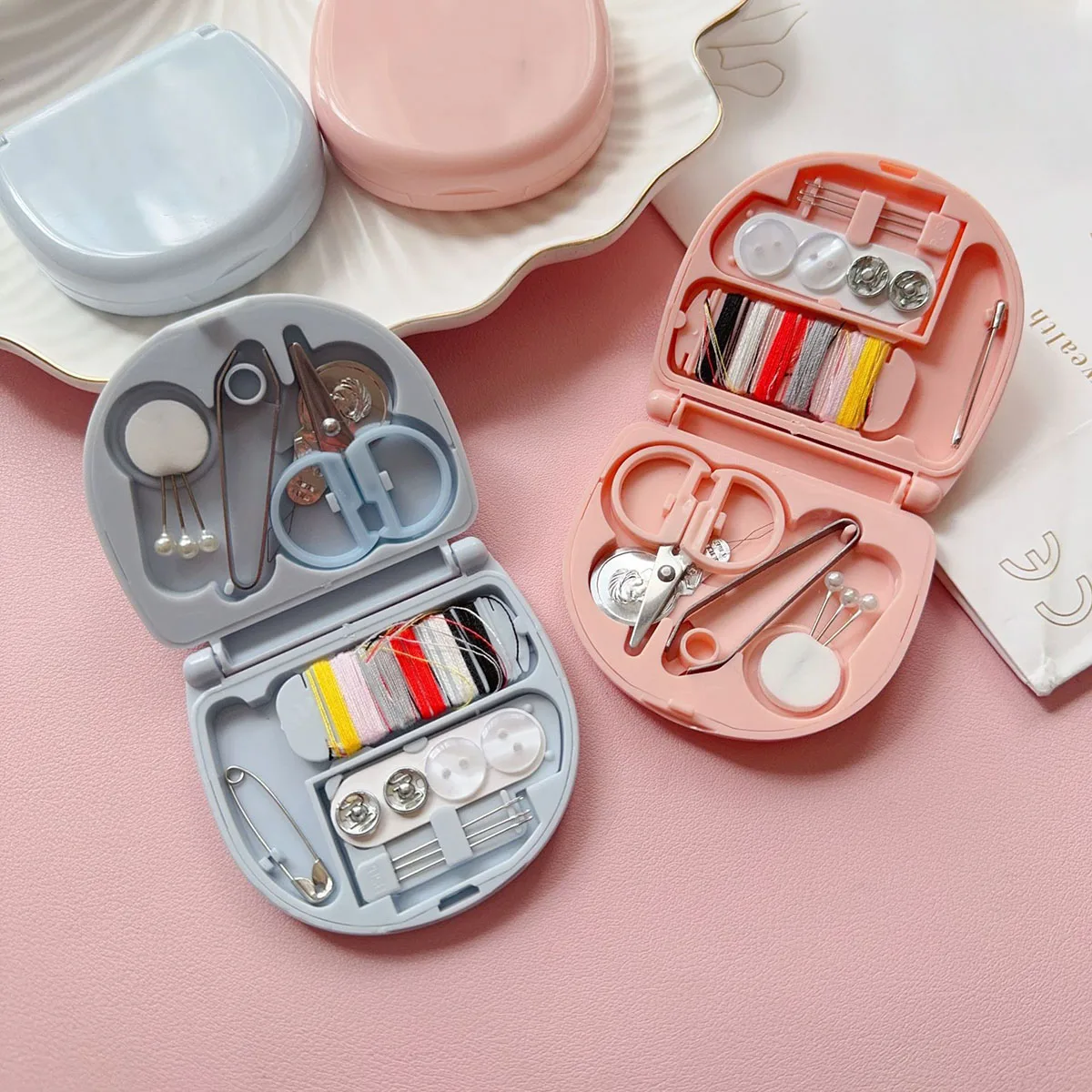 

Mini Manual Sewing Machine Kits Portable Travel Sewing Tool Travel Sewing Supplies with Needles and Threads Accessories