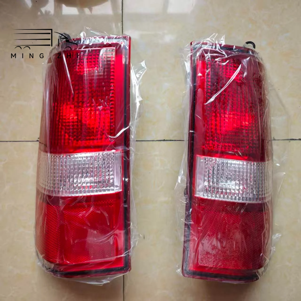 84639024 23338320 Rear Tail Signal Light  For Chevy Express 1500 2003-2014 Chevrolet Express 2500 3500 GMC Savana 2003-2023