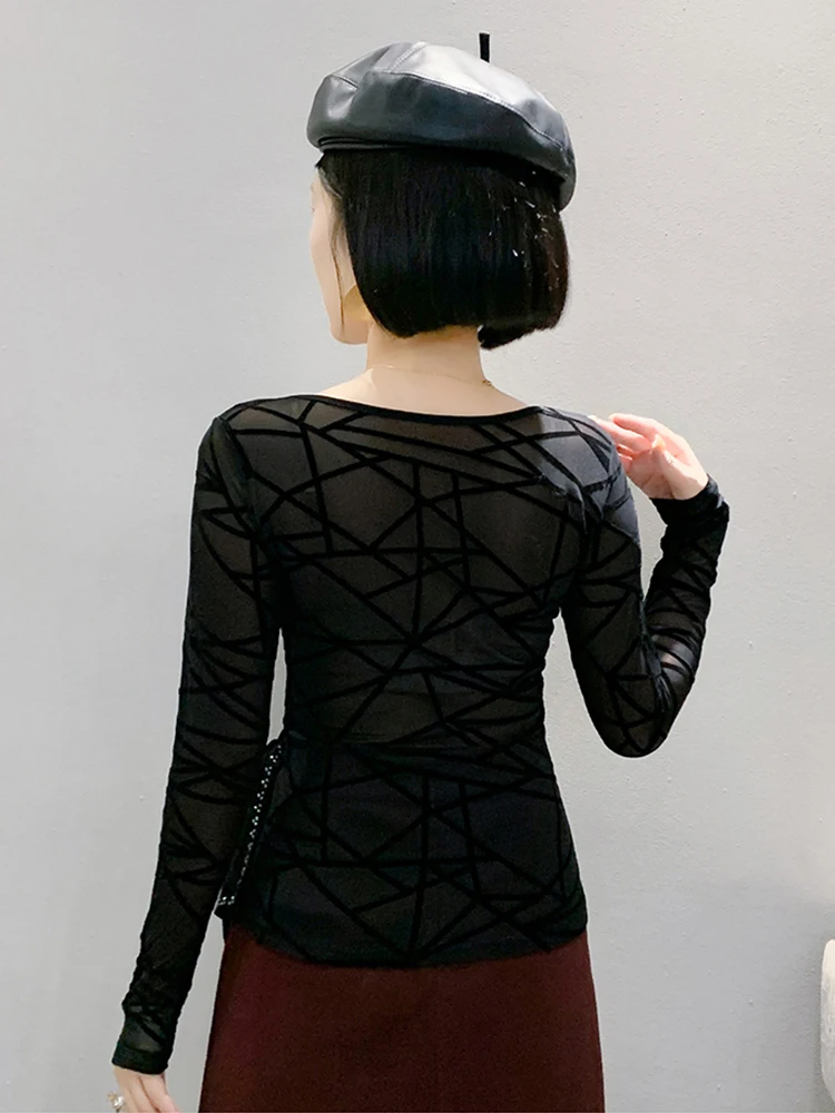 Ele Long Sve المخملية تي شيرت مطبوع المرأة سليم صالح الربيع Faion الأوروبي Sle غير المتماثلة مطرز أعلى لي قاعدة irt