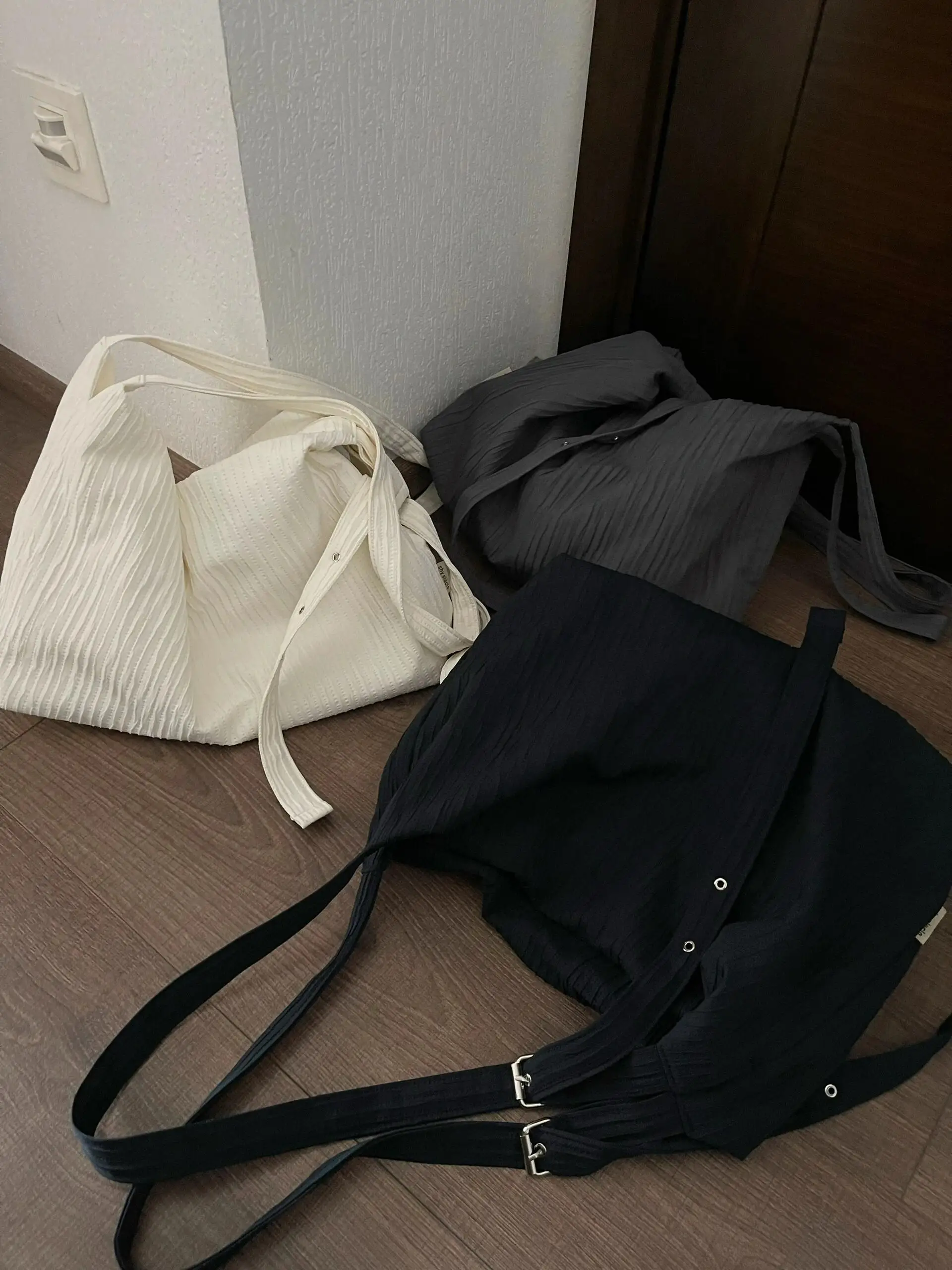 

Original 2025 Women's Large Capaci Tote Bag with Folded Design And Wide Strap for Class Casual Single oulder Crossbody Bag