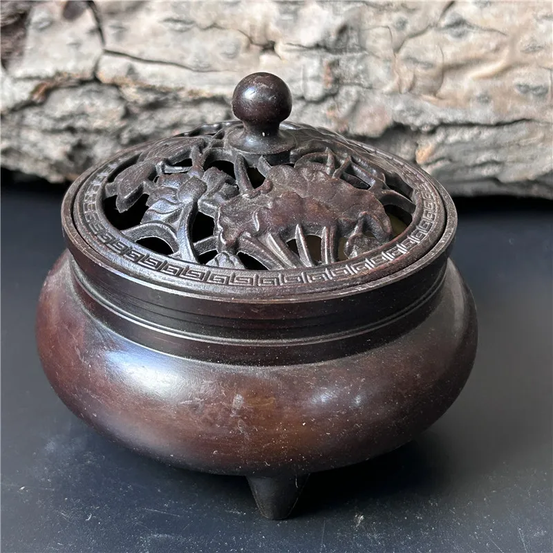

Copper handicrafts, old collection, copper hollowed out butterfly and lotus leaf incense burner, with thick and mellow coating