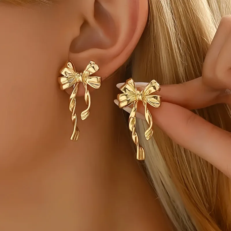 1 Pair of Fashionable and Simple Gold Bow Earrings for Women, Suitable for Daily Wear